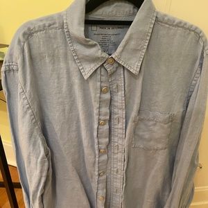 Men's GAP linen long sleeved button down shirt, size L.